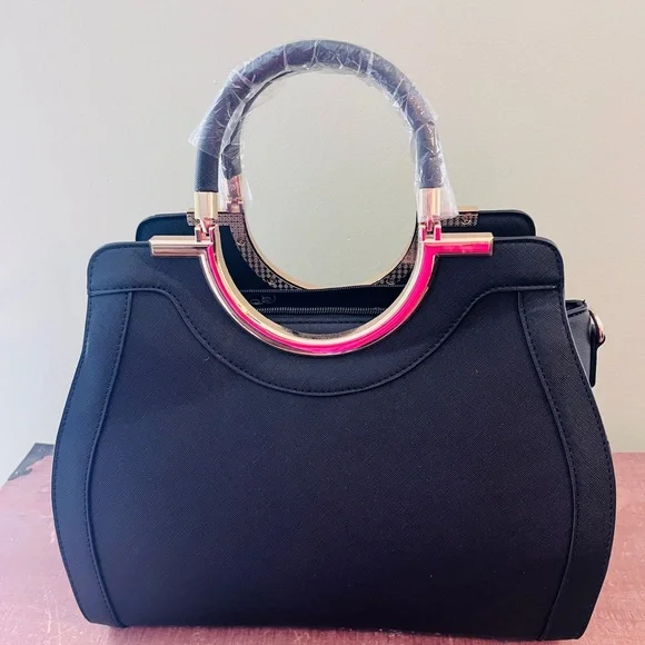 Elegant Black Handbag with Gold Accents - Picture 2 of 13